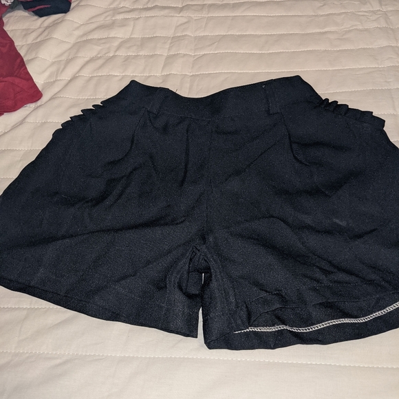 Shorts - Picture 2 of 3